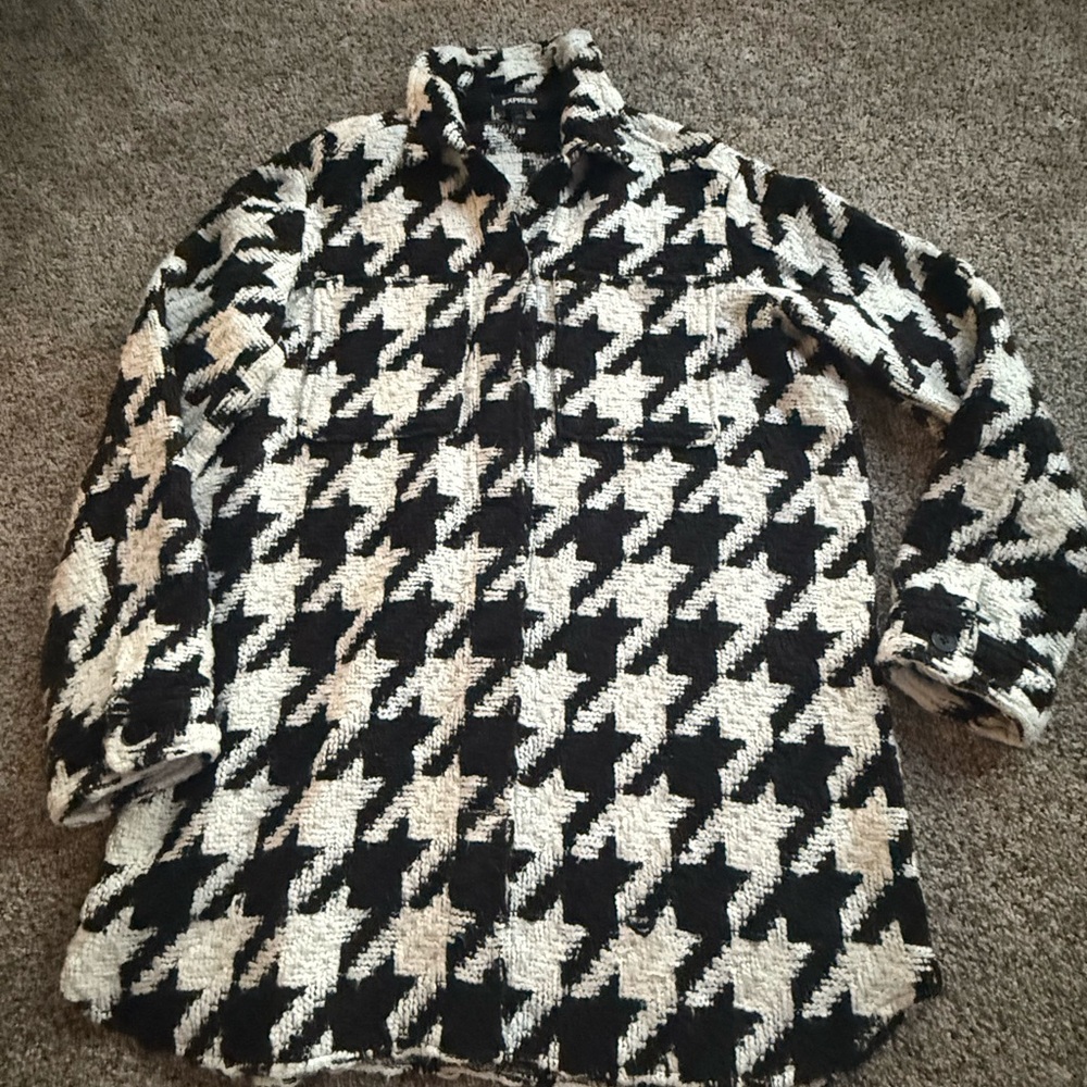 Express XL Houndstooth shacket Black and White Size Large sweater jacket